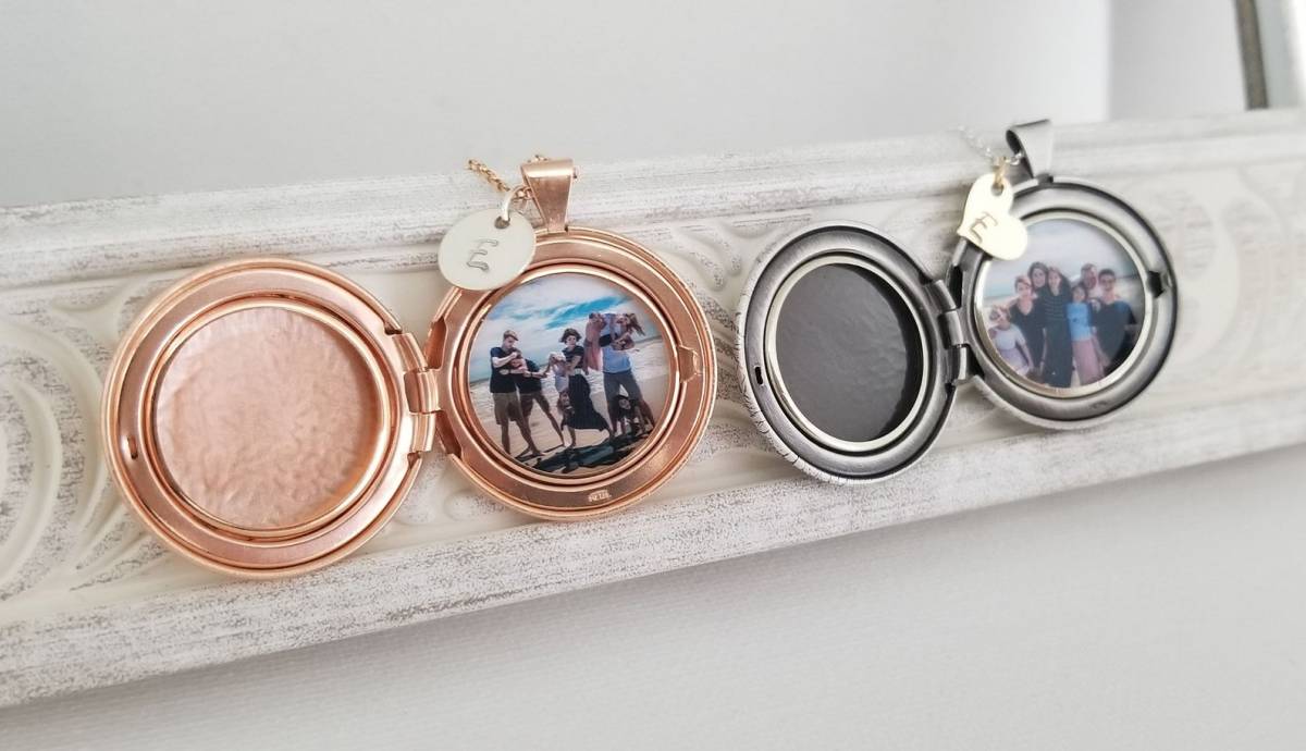 Floral Keychain Photo Locket in Gold, Silver, or Rose Gold - GiGisPetals