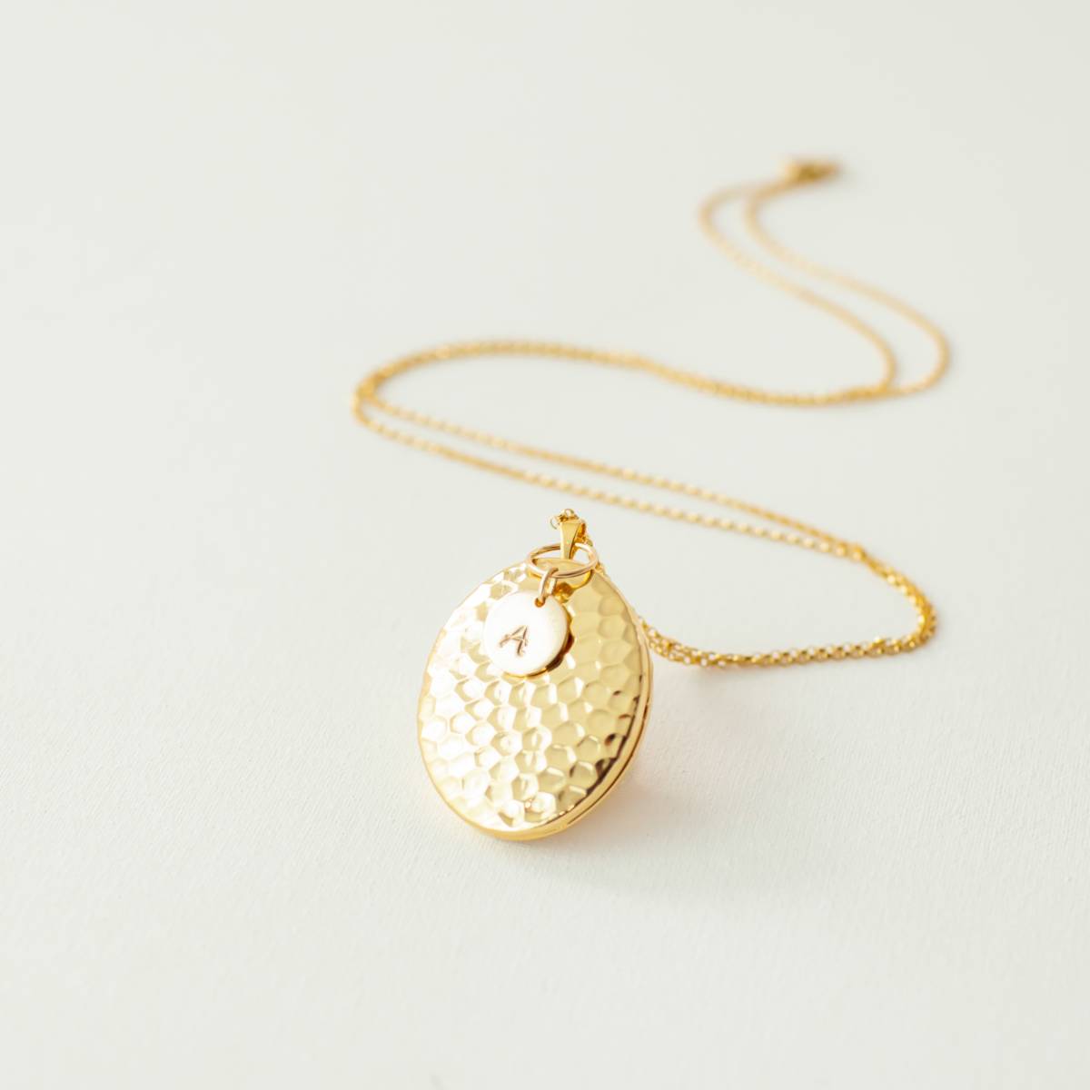Floral Embossed Oval Locket, 14K Yellow Gold | Gold Jewelry Stores Long  Island – Fortunoff Fine Jewelry