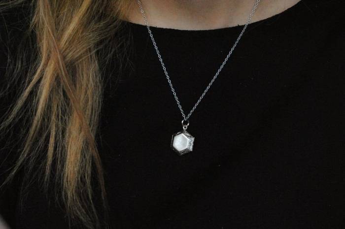 Hexagon Antique Silver Locket - Image 3