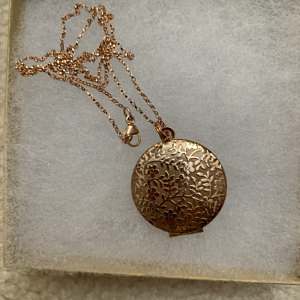 Forget Me Not Locket in Antique Silver, Rose Gold and Gold - Choose 0-2 Photos photo review